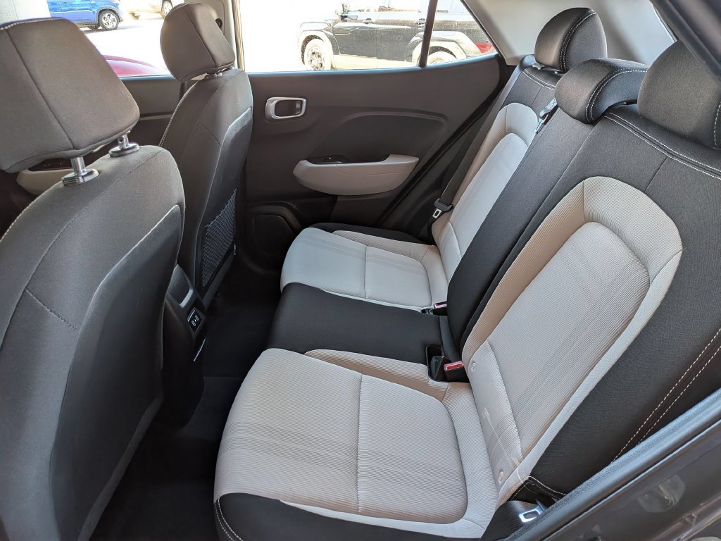 Used 2025 Hyundai Venue SEL FWD image 27