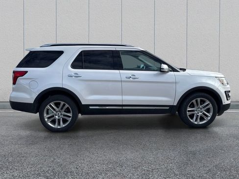 Used 2017 Ford Explorer Limited w/ Equipment Group 301A image 8
