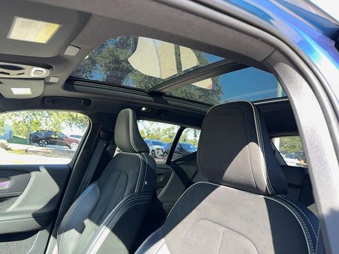 Used 2021 Volvo XC40 T5 R-Design w/ Protection Package image 11