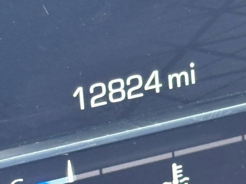 Used 2024 GMC Sierra 1500 AT4X image 14