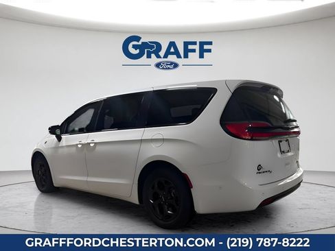 Used 2024 Chrysler Pacifica Limited FWD image 10