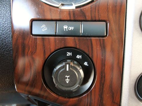 Used 2015 Ford F250 Lariat w/ Lariat Ultimate Package image 35