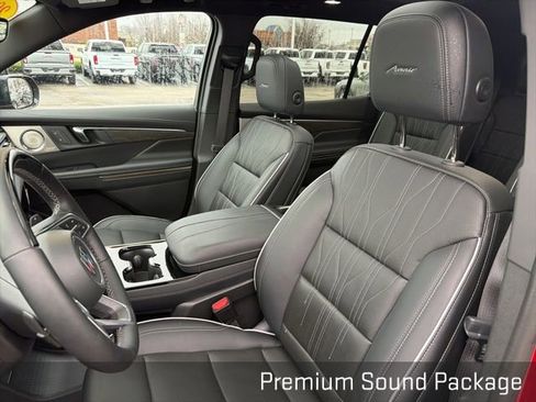 Used 2025 Buick Enclave Avenir image 24