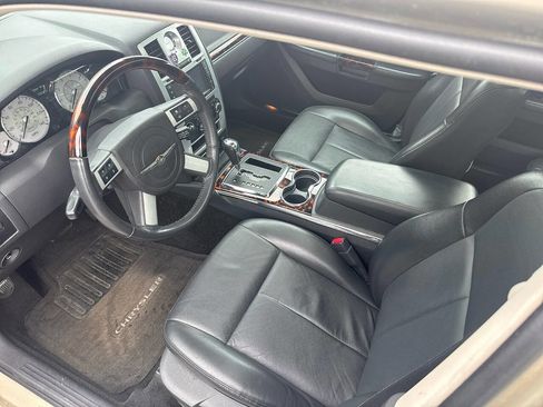 Used 2010 Chrysler 300 Limited RWD image 11