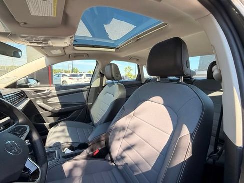 Used 2025 Volkswagen Jetta SE FWD image 20