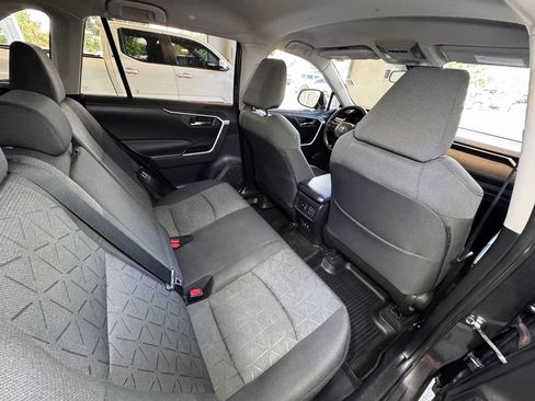 Used 2020 Toyota RAV4 XLE AWD/4WD image 49