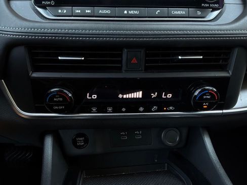 Used 2025 Nissan Rogue SV FWD image 26