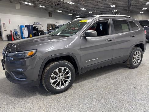 Used 2020 Jeep Cherokee Latitude Plus w/ Cold Weather Group image 3