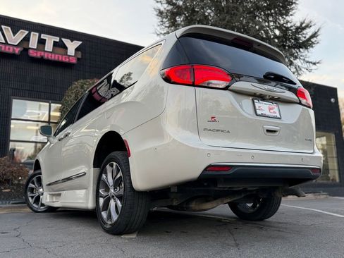 Used 2017 Chrysler Pacifica Limited w/ Advanced Safetytec Group image 20