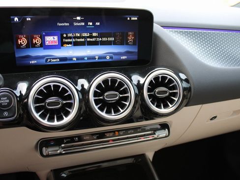 Used 2025 Mercedes-Benz GLA 250 4MATIC image 6