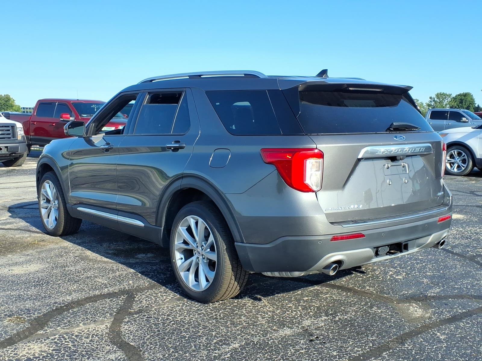 Used 2023 Ford Explorer Platinum w/ Technology Package AWD/4WD image 6