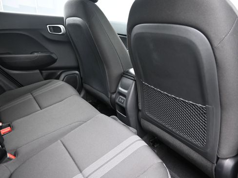 Used 2024 Hyundai Venue SEL image 25