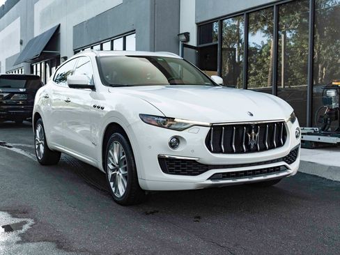 Used 2019 Maserati Levante GranLusso AWD/4WD image 4