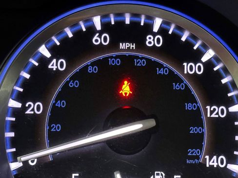 Used 2018 Toyota Highlander XLE AWD/4WD image 30
