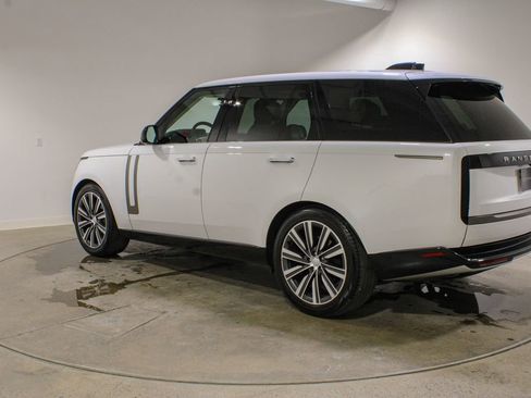 Used 2023 Land Rover Range Rover SE AWD/4WD image 3