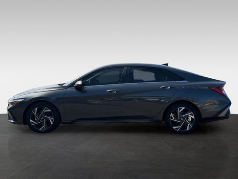 Certified 2024 Hyundai Elantra Limited FWD image 7