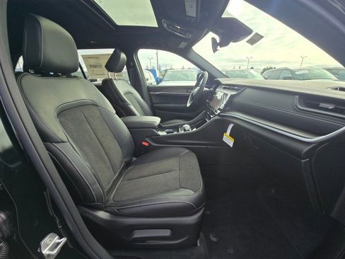 New 2026 Jeep Grand Cherokee Altitude image 12