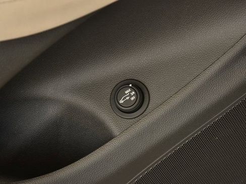 Used 2018 Buick Envision Essence w/ LPO, Cargo Package image 11