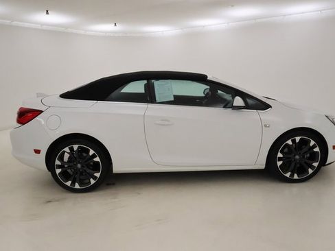 Used 2019 Buick Cascada Premium image 2