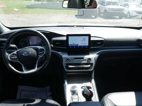 Used 2022 Ford Explorer XLT w/ Equipment Group 202A AWD/4WD image 7