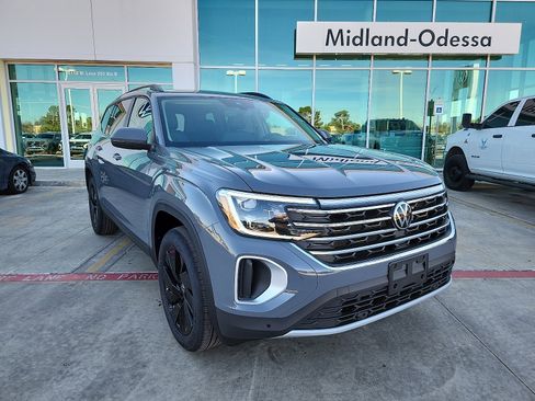 New 2026 Volkswagen Atlas SE FWD image 1