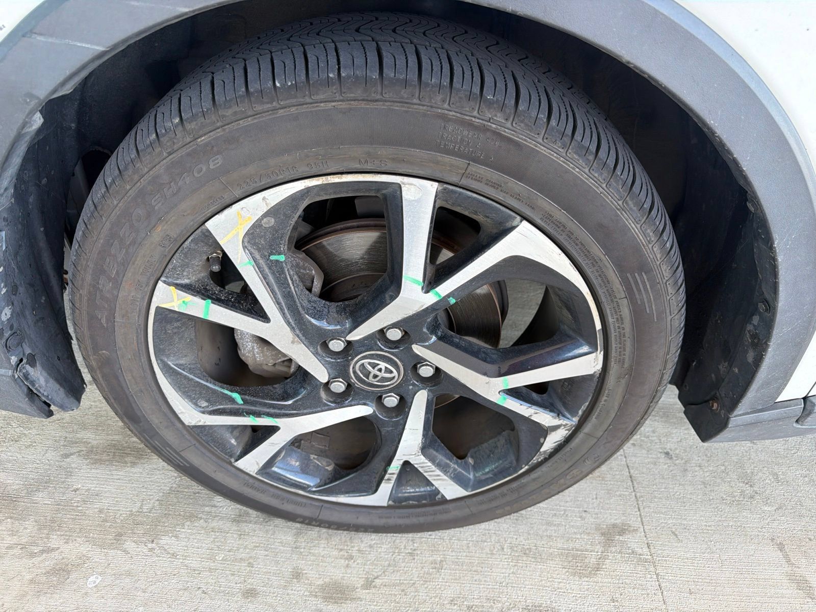 Used 2019 Toyota C-HR Limited FWD image 2