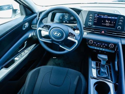 New 2026 Hyundai Elantra Hybrid FWD image 17