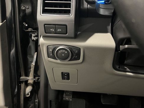 Used 2017 Ford F150 XLT w/ Equipment Group 302A Luxury AWD/4WD image 15
