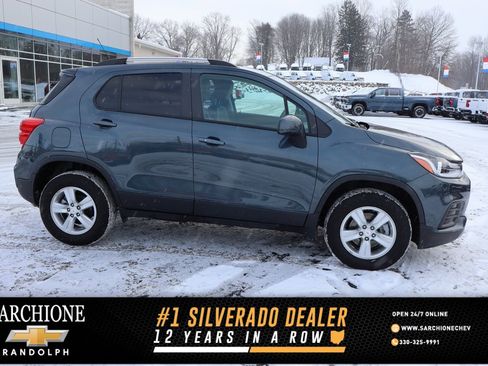 Used 2022 Chevrolet Trax LT w/ LT Convenience Package image 1