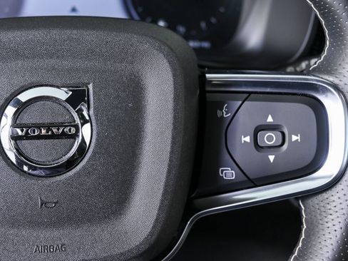 Used 2021 Volvo XC40 T5 R-Design w/ Advanced Package image 11