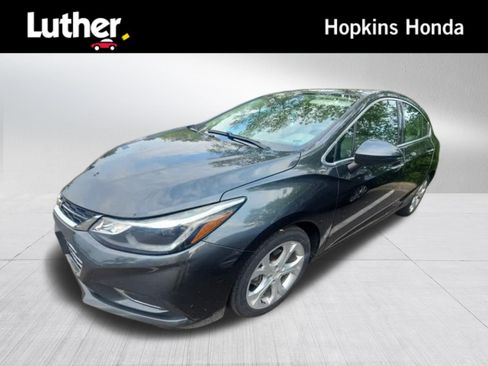 Used 2018 Chevrolet Cruze Premier FWD image 1