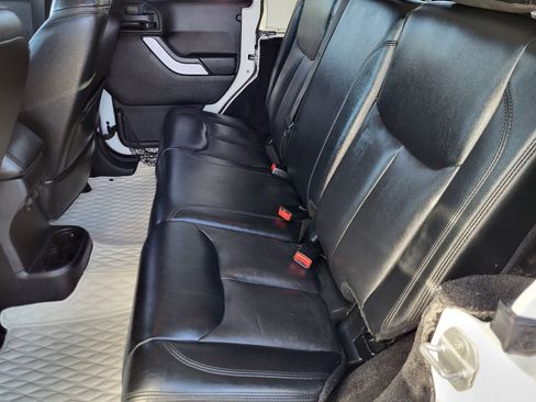 Used 2015 Jeep Wrangler Unlimited Sahara AWD/4WD image 22