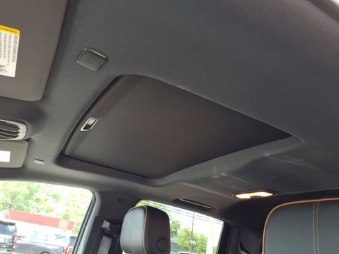 Certified 2024 GMC Canyon AT4 w/ AT4 Premium Package AWD/4WD image 15