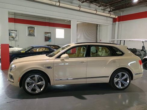 Used 2019 Bentley Bentayga AWD/4WD image 2