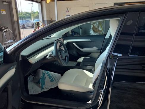 Used 2023 Tesla Model 3 Standard Range RWD image 5