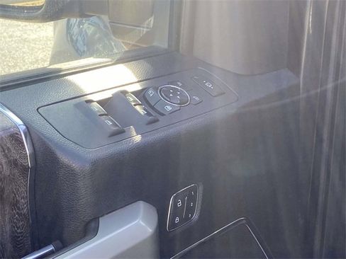 Used 2019 Ford F250 Lariat w/ Lariat Ultimate Package image 13