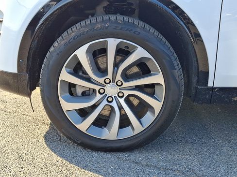 Used 2025 Land Rover Discovery Sport Dynamic SE AWD/4WD image 2
