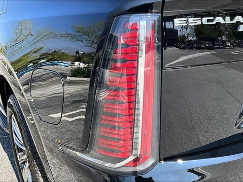 New 2026 Cadillac Escalade IQL Luxury w/ LPO, Floor Liner Package AWD/4WD image 15