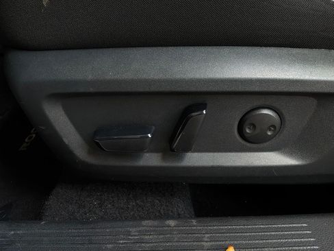 Used 2025 Nissan Rogue SV FWD image 11