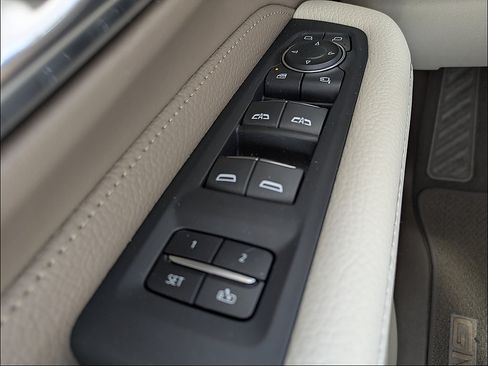 Used 2024 GMC Yukon XL Denali AWD/4WD image 21