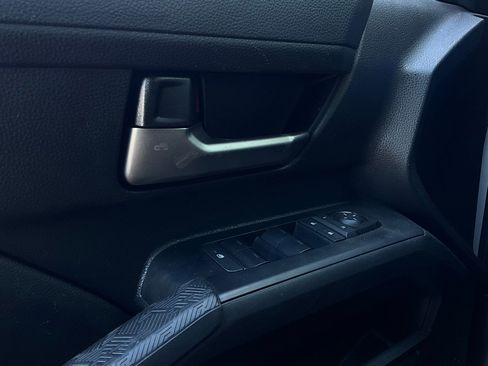 Used 2025 Toyota Tacoma TRD Off-Road image 19