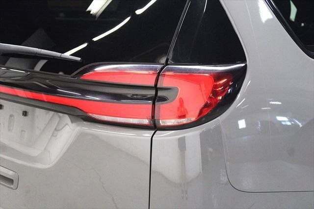 Certified 2025 Chrysler Pacifica Limited FWD image 43