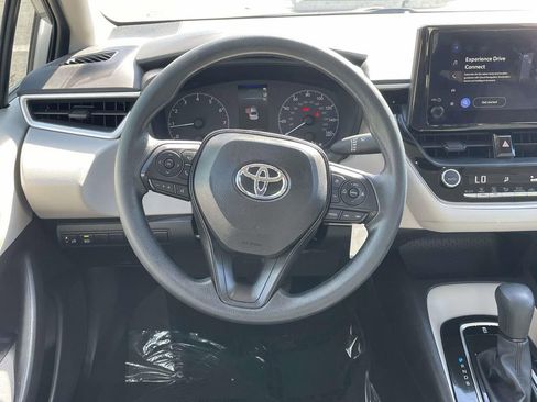 Used 2025 Toyota Corolla LE image 25