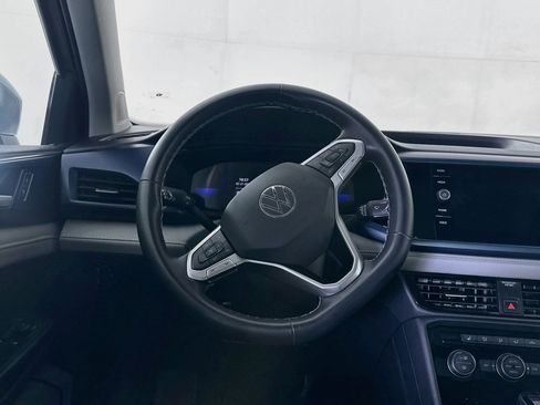 Used 2024 Volkswagen Taos SE FWD image 17