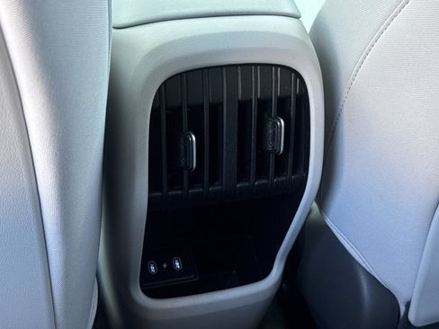 Used 2025 Hyundai Kona SEL AWD/4WD image 34