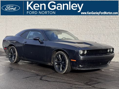 Used 2016 Dodge Challenger SXT w/ Blacktop Package image 1