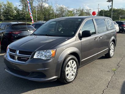 Used 2019 Dodge Grand Caravan SE w/ UConnect Hands-Free Group