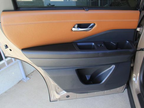 Used 2024 Nissan Pathfinder Platinum FWD image 24