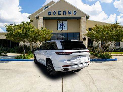 Used 2023 Jeep Grand Cherokee Overland w/ Luxury Tech Group IV image 3