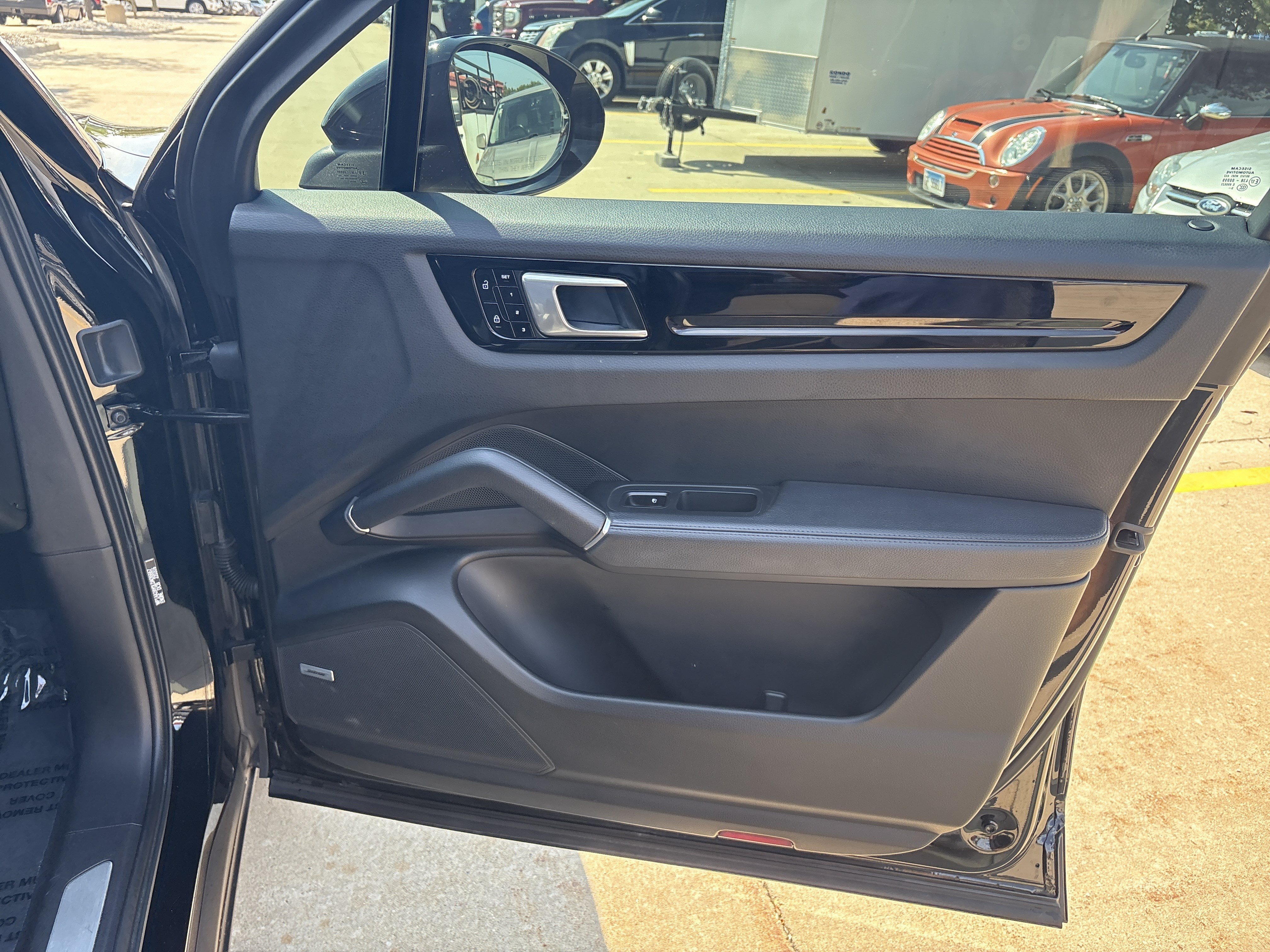 Used 2020 Porsche Cayenne AWD/4WD image 19